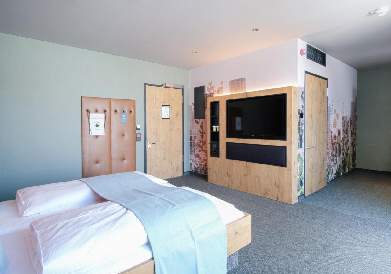 Riku Hotel Goppingen Bagian luar foto